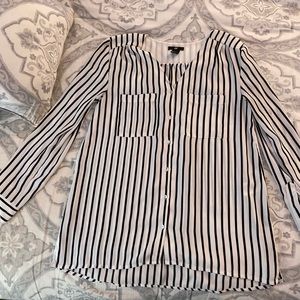 BLACK AND WHITE STRIPPED H&M BUTTON DOWN BLOUSE